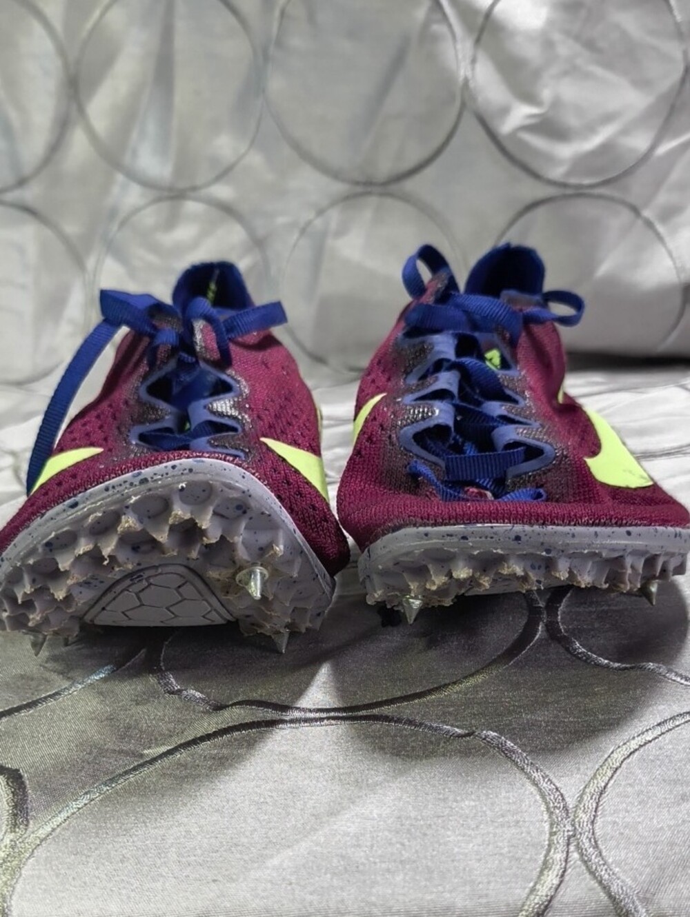 Nike Maroon Kids Track Spikes with Neon Yellow Swoosh Size 5 Boys C20 - Picture 2 of 9